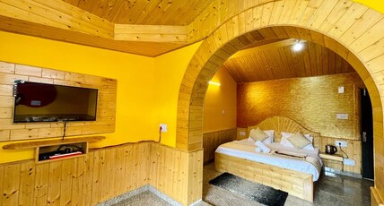 Spring House Manali | Rooms with Wi-Fi Room Type - Luxury Room With Moutain View