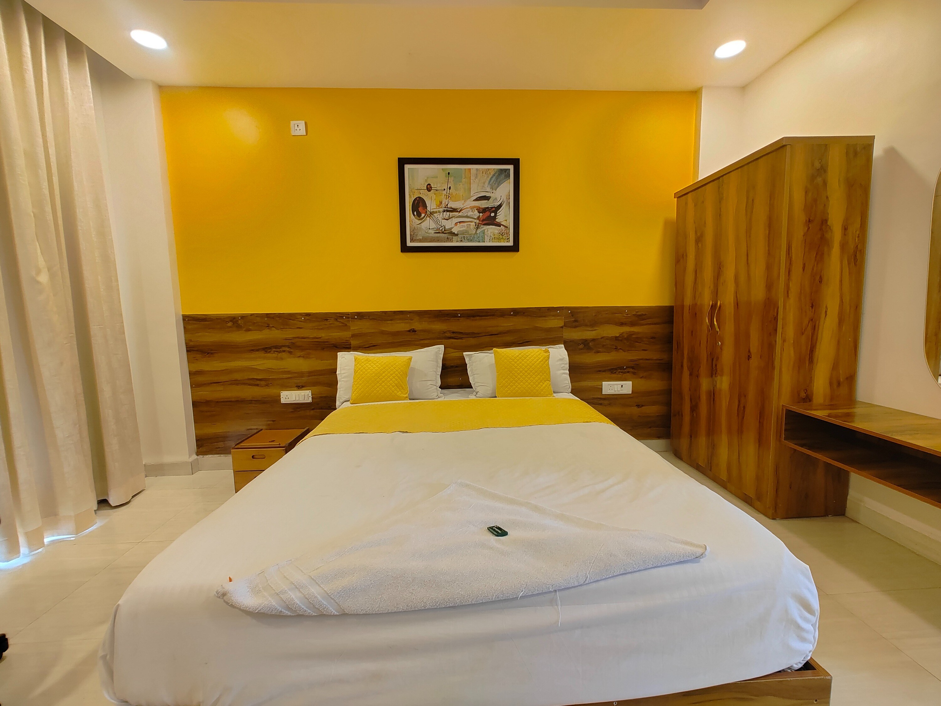 Hotel Sskar Executive - Tap to explore photos