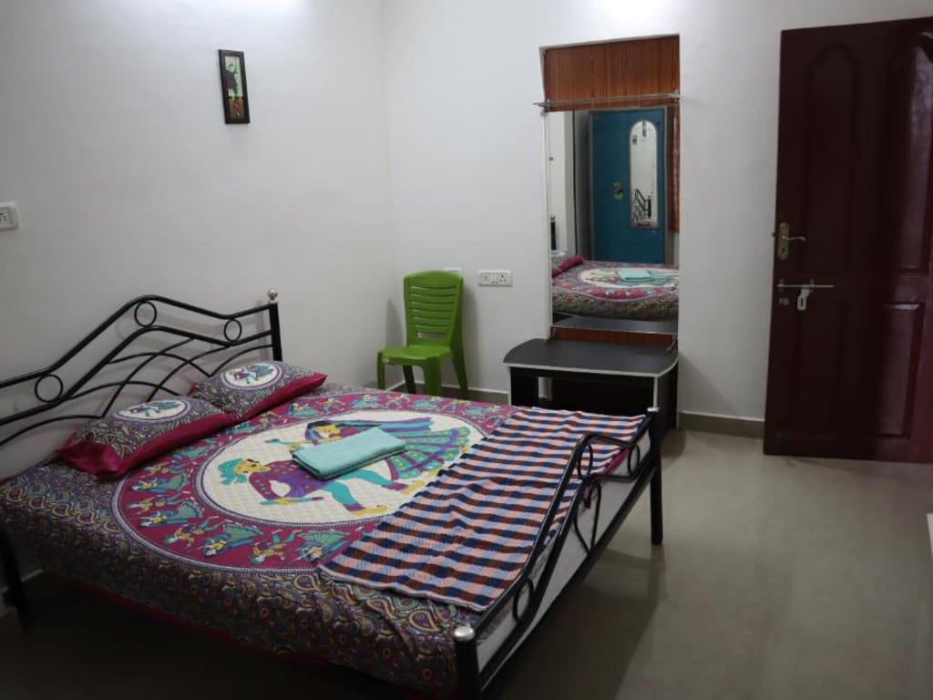 STHALAS SERVICE APARTMENT - Tap to explore photos