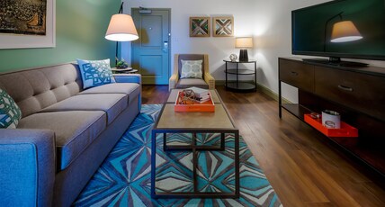 Hotel Indigo Savannah Historic District, an IHG Hotel Room Type - One Bedroom King Suite with Sofa Bed