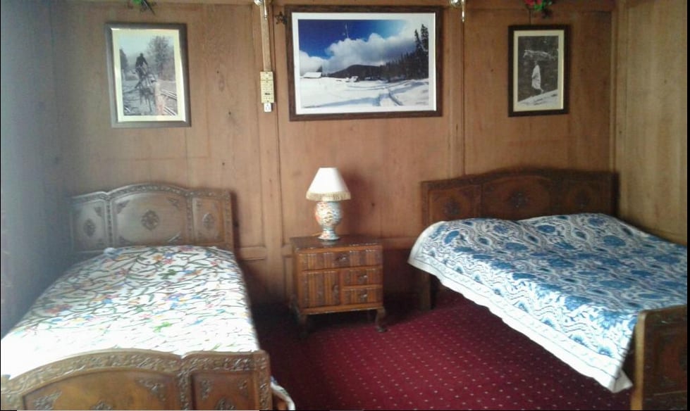 Houseboat Pintail - Tap to explore photos