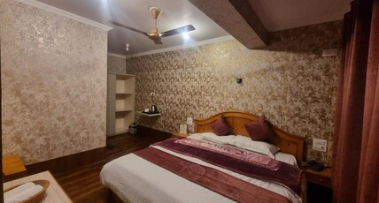 Hotel Poshimall Room Type - Deluxe Room With Heating Blanket