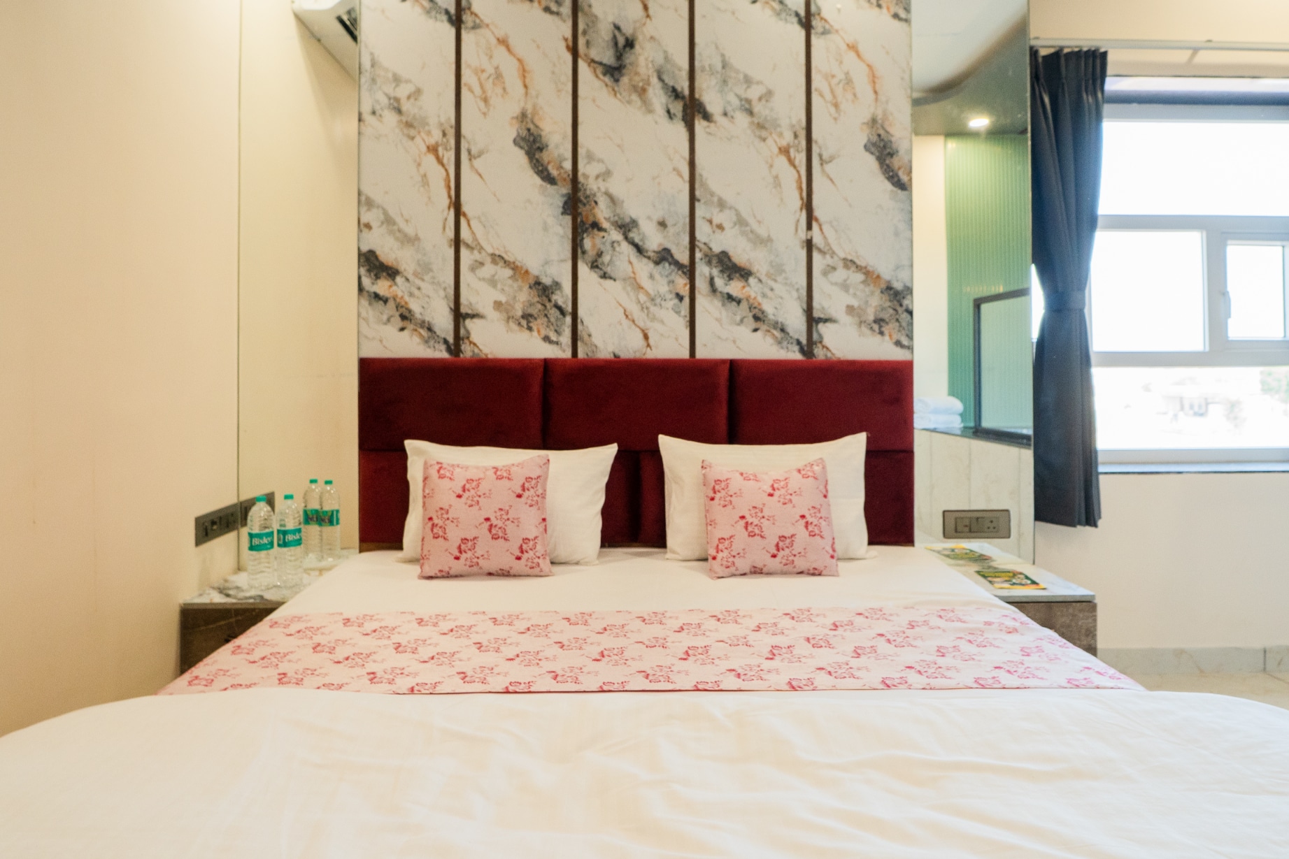 Hotel Galaxy 700 (Only 10 Min Walk from Temple) - Tap to explore photos