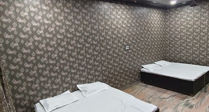 vande bharat paying guest house Room Type - king AC bed room with double bed