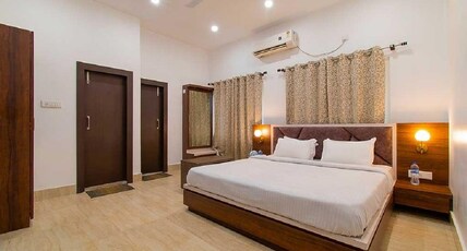 Hotel RoyalVista Room Type - Deluxe Double Room