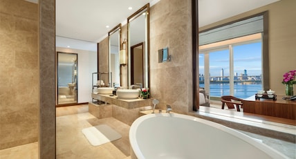 InterContinental Hotels HAIKOU SEAVIEW Room Type - 1 King Premium Sea View Balcony InterContinental Hotels HAIKOU SEAVIEW Room Type - 1 King Premium Sea View Balcony