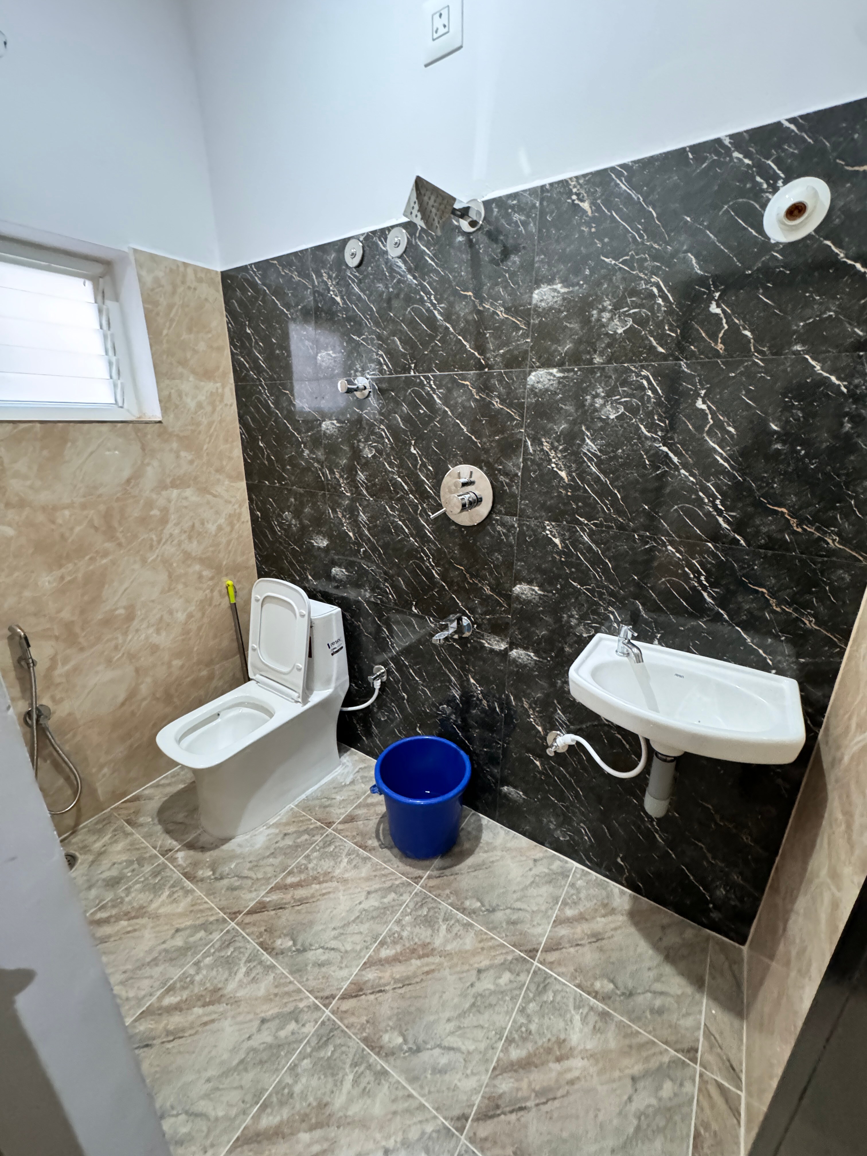 silver 2bhk homestay - Tap to explore photos