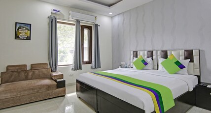 Treebo Modern Stays Room Type - Deluxe Room