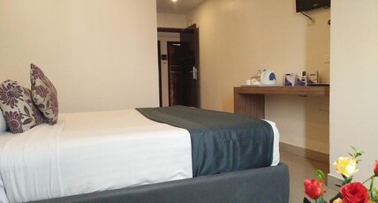 HOTEL SASHI GRAND Room Type - DELUXE DOUBLE ROOM NONA C