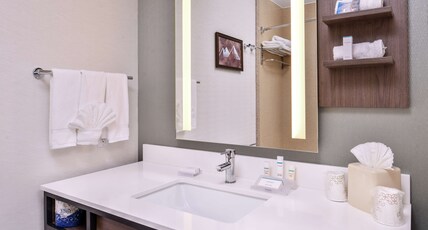 Hilton Garden Inn Bend Room Type - 1 KING BED W BALCONY