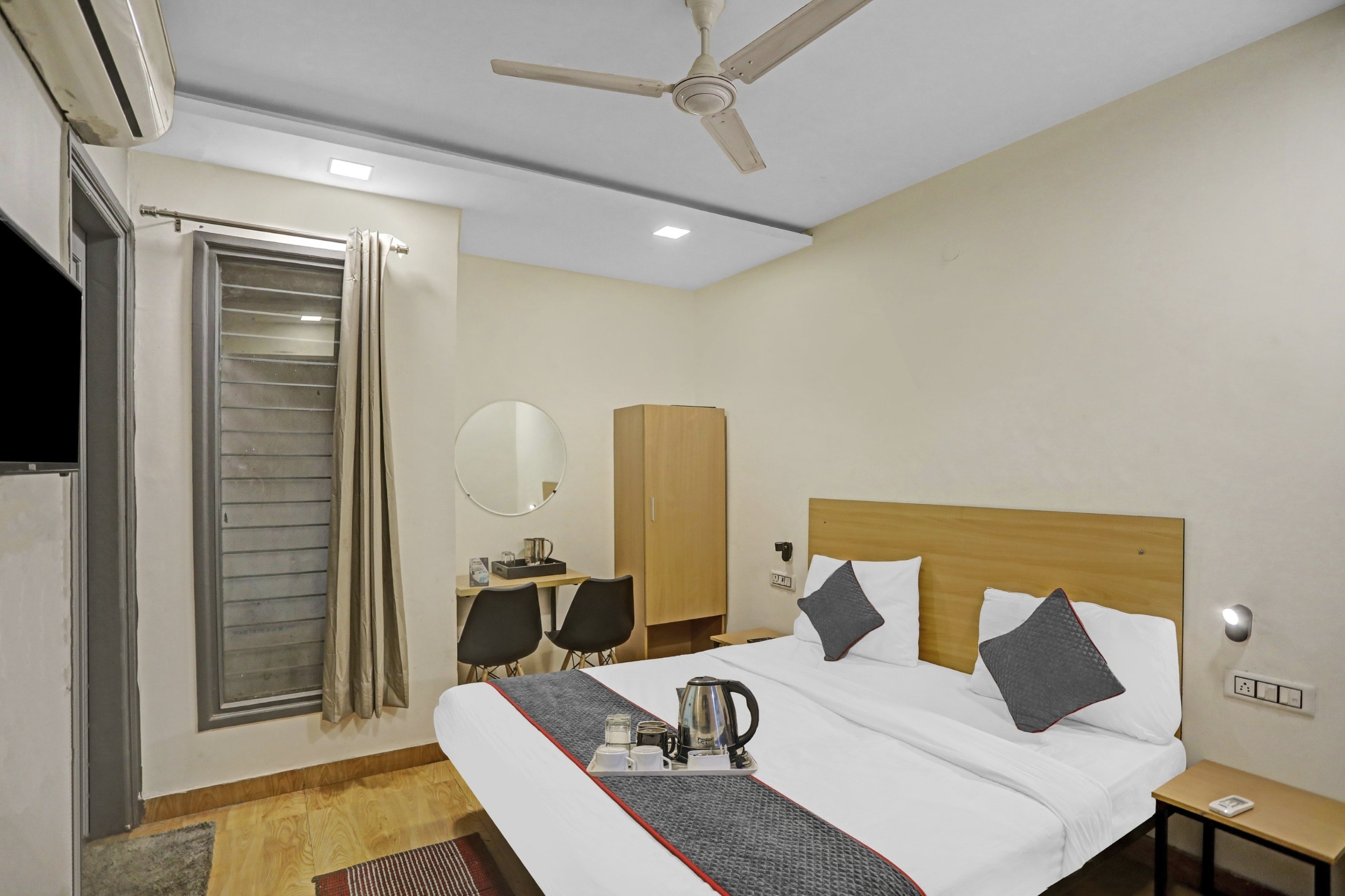 Townhouse Mannat Rohini 16 - Tap to explore photos