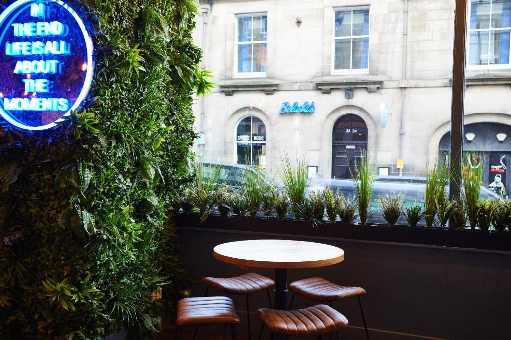 St Christophers Inn Edinburgh Old Town - Tap to explore photos