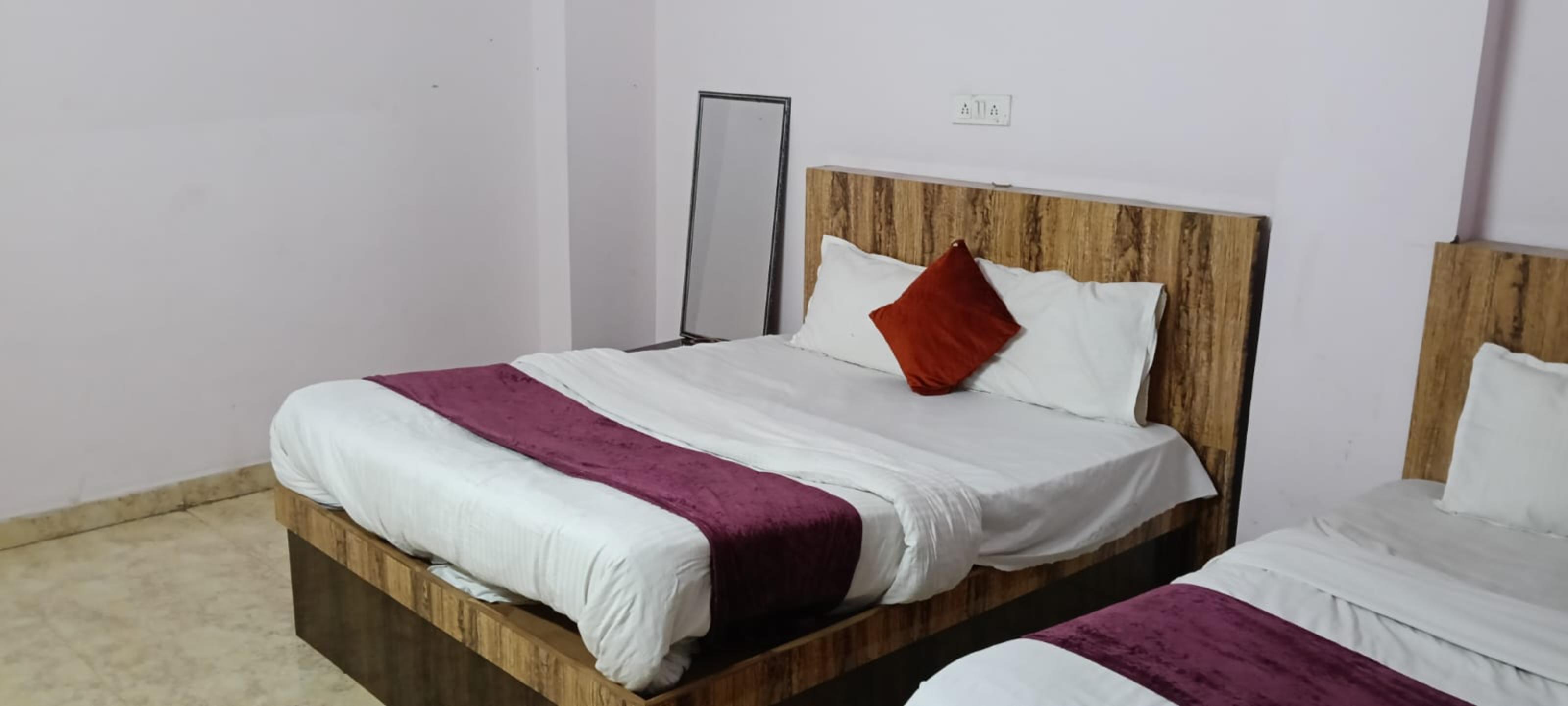 Hotel Sunrise - Tap to explore photos