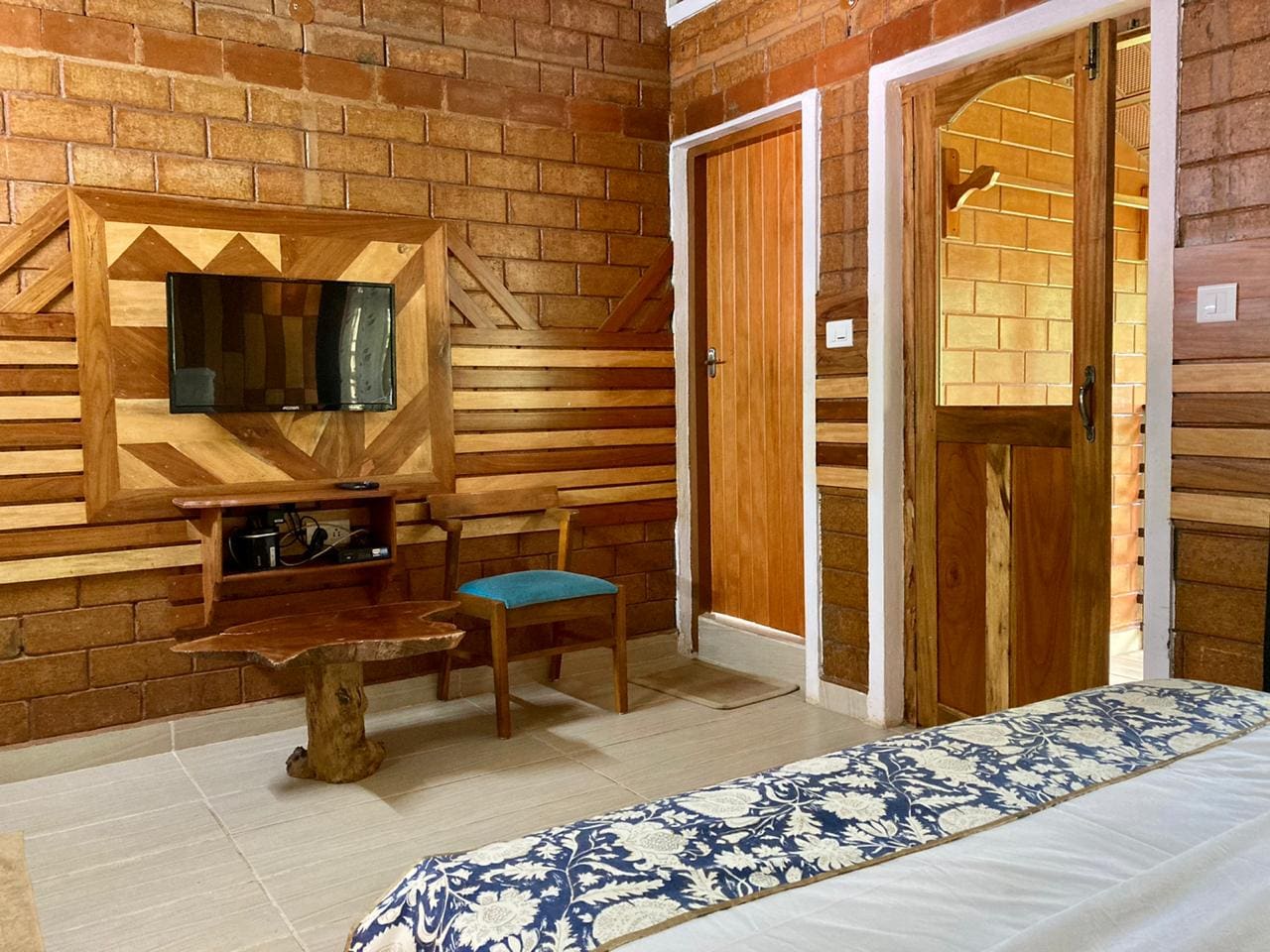 Deep Woodz Estate Stay | Rooms in a Villa - Tap to explore photos