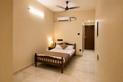 Short stay with double bed and attached bathroom