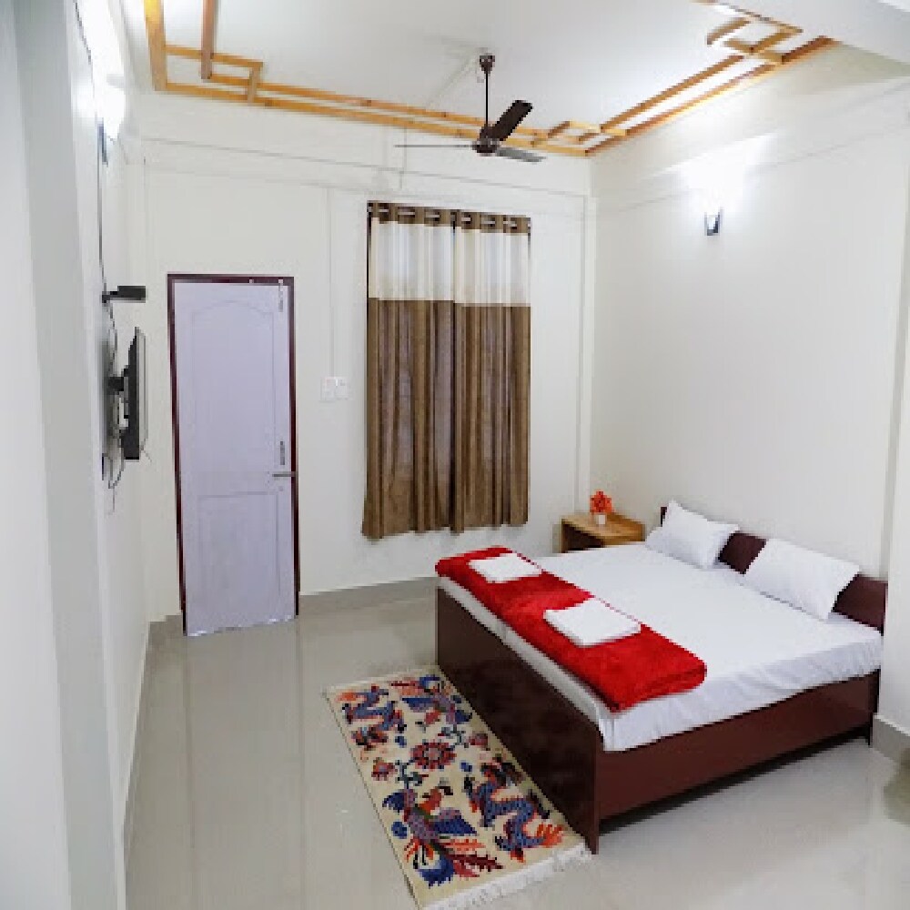 Wangdis Homestay By WB Inn - Tap to explore photos