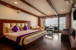 Treebo Premium Queens Of Hills Near Mall Road Area