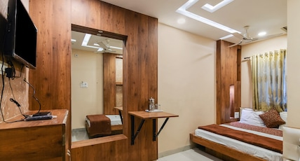 Hotel Nakoda Palace (Near Railway Station), Ujjain Room Type - Three Bed A/ C Room Hotel Nakoda Palace (Near Railway Station), Ujjain Room Type - Three Bed A/ C Room