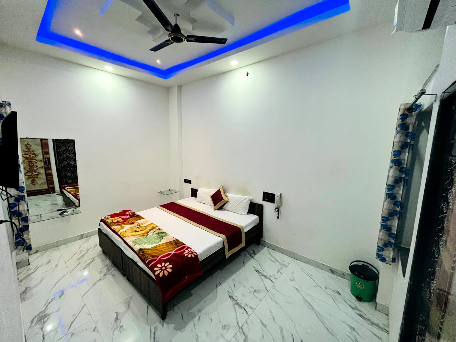 Hotel GP Palace, Pushkar - Near Pushkar Lake - Tap to explore photos