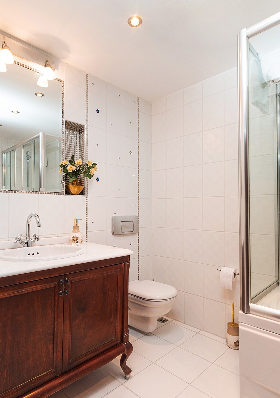 Alzer Hotel Special Class - Tap to explore photos