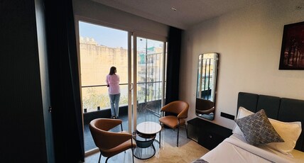 Reebah Grande Room Type - Room with Balcony (MiniFridge)