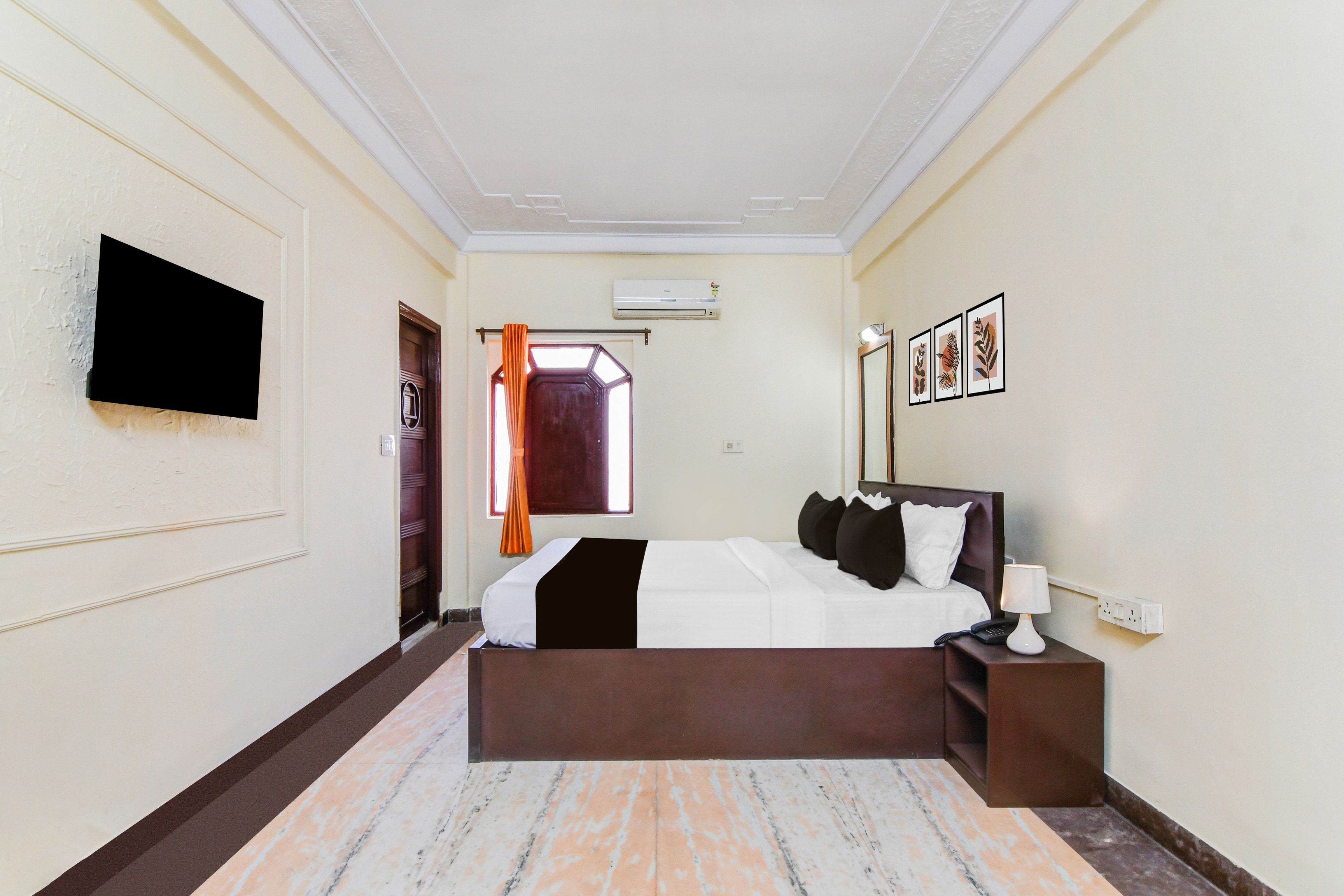 Hotel O Lenin Sarani - Tap to explore photos