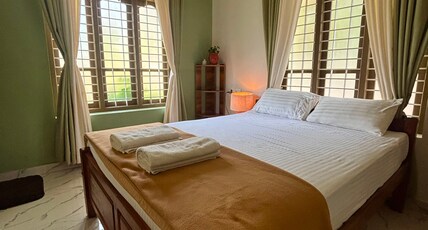 Laya Balita : South Cliff Villa Stay Room Type - Economy Queen Room