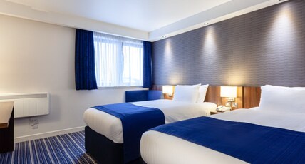 Holiday Inn Express Edinburgh Airport Room Type - 2 Single Standard with Free Hot Breakfast