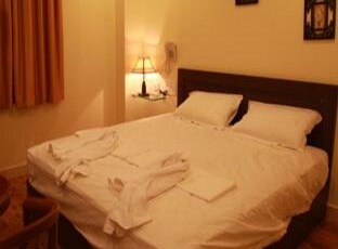 Grand Treat Chennai Room Type - Deluxe Room