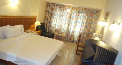 HighGates Hotel Room Type - Deluxe Room