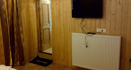 Hotel The Meadows - Gulmarg Room Type - Deluxe Room (Centrally Heated)