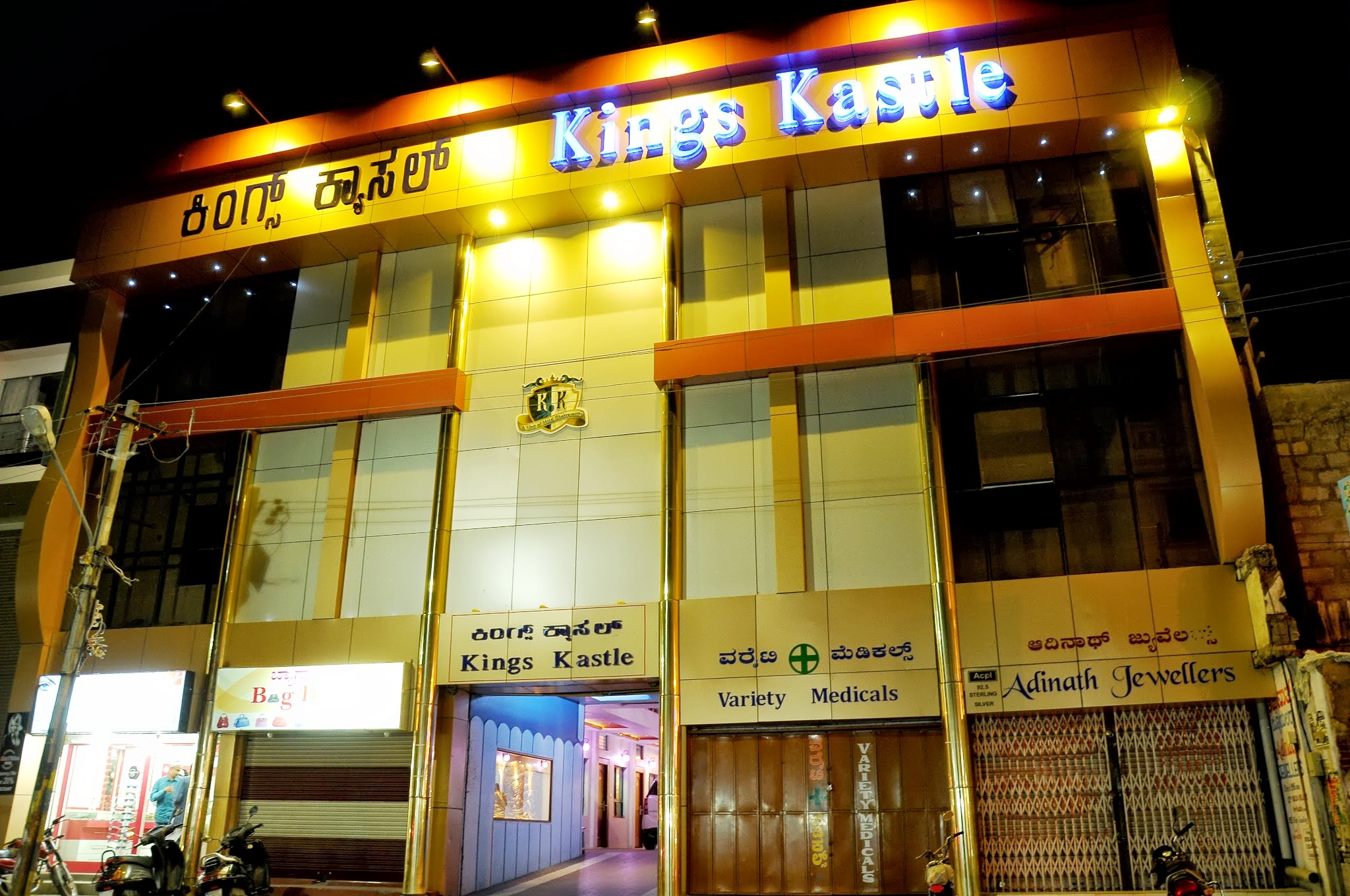 Hotel Kings Kastle - Tap to explore photos