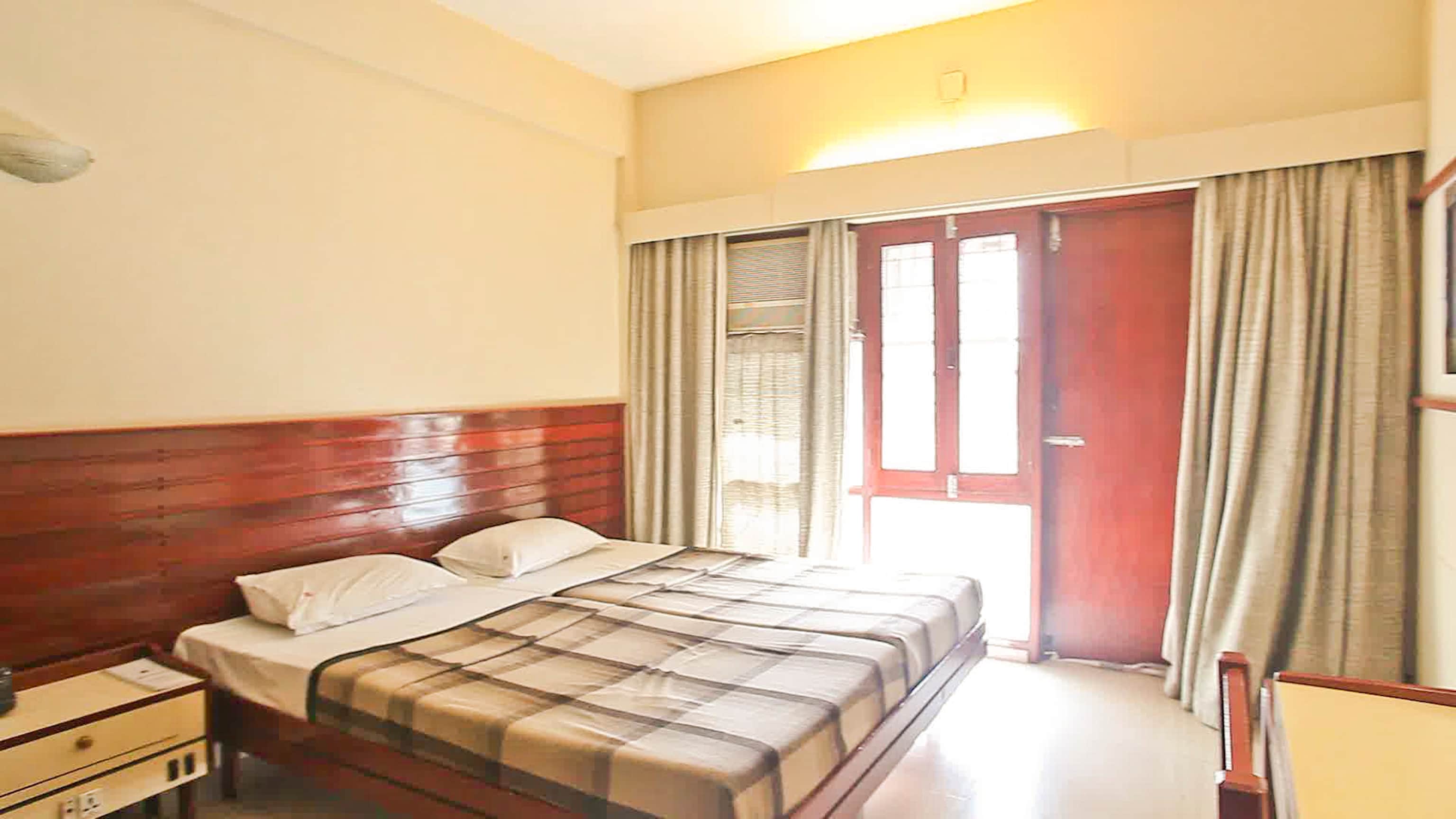 Hotel President - Tap to explore photos