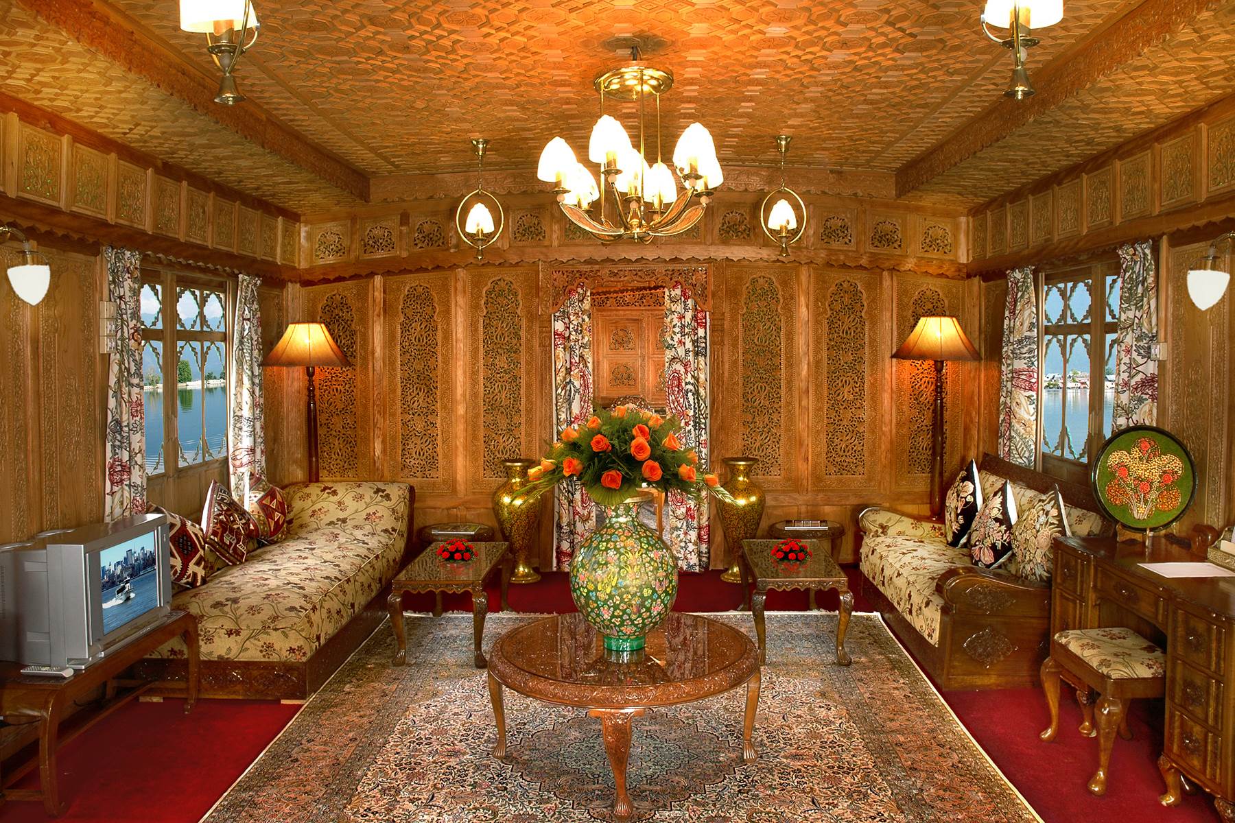 WelcomHeritage Gurkha Houseboats - Tap to explore photos