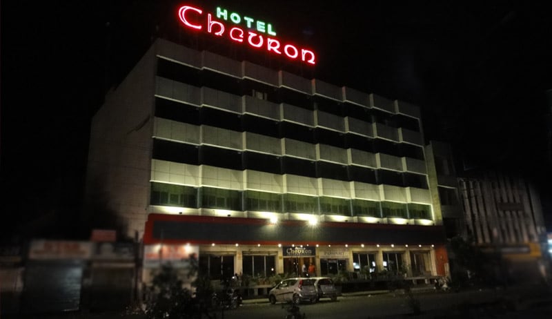 Hotel Chevron International - Tap to explore photos