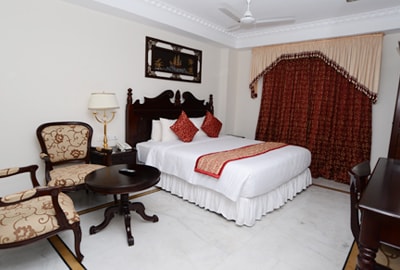 Le Royal Park - Tap to explore photos