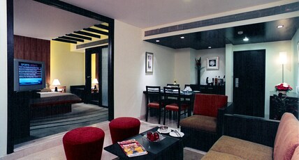 The Centurion Hotel Room Type - Suite Room with Bathtub