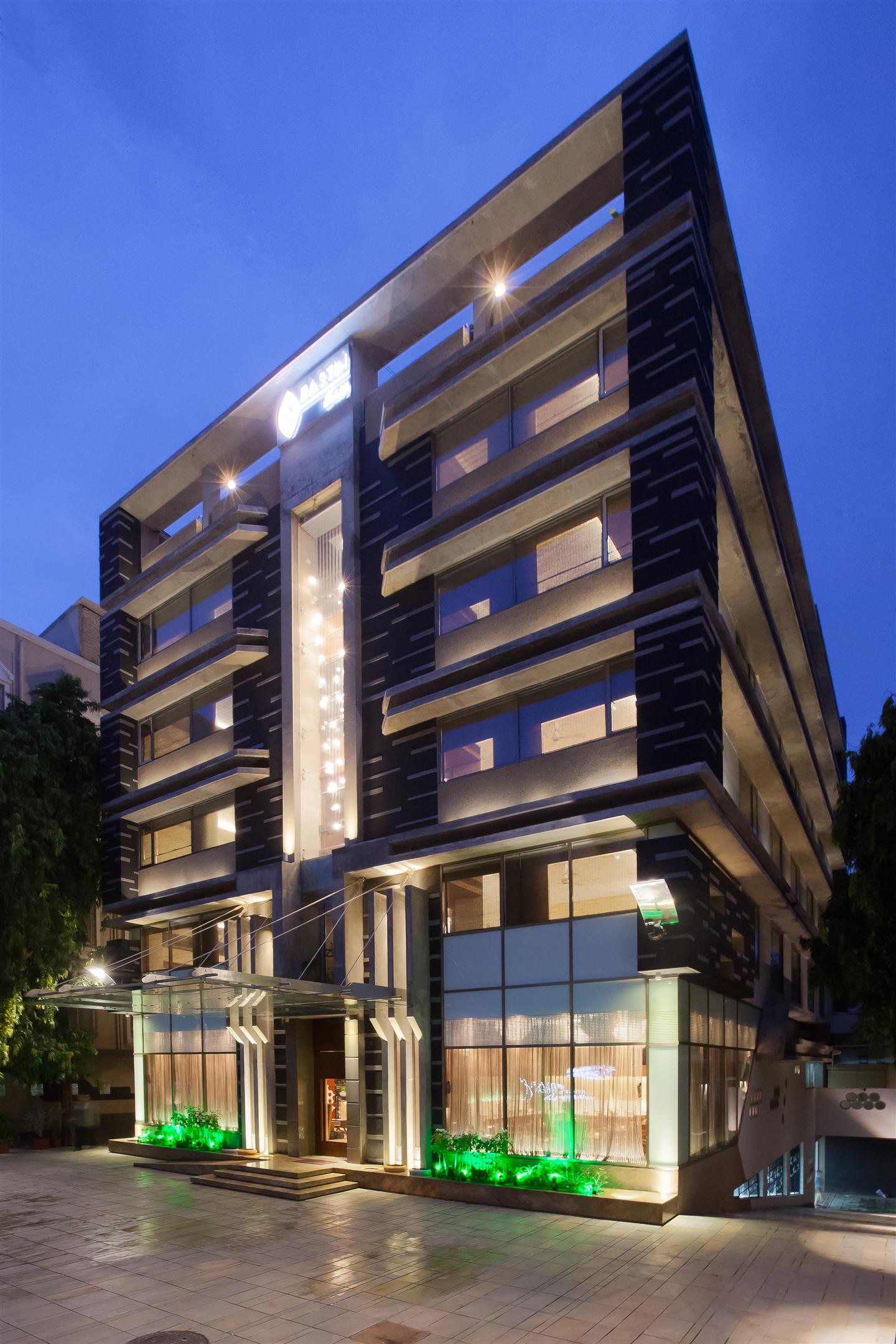 Hotel Cosmopolitan - Tap to explore photos